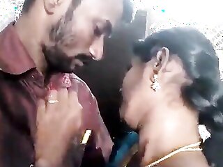 tamil aunty kissing